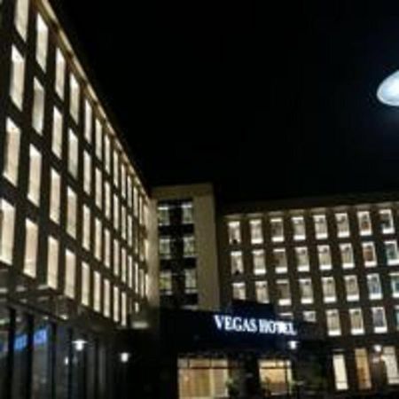 Naypyidaw Vegas Hotel - Nay Pyi Taw מראה חיצוני תמונה